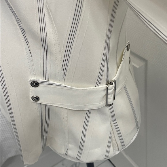 Frank Lyman Design Winter White Striped Blazer Top Button Down Front & Cuffs Sz8 - Picture 3 of 13